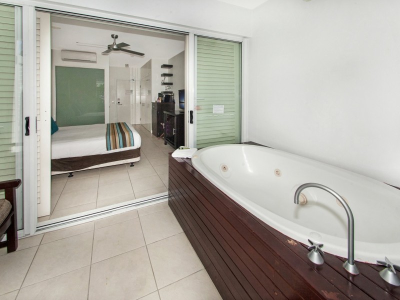 Apartment 3313-3314/123-127 Williams Esplanade, Palm Cove QLD 4879