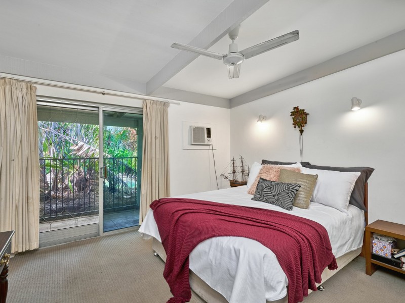 50 Terebra Street, Palm Cove QLD 4879