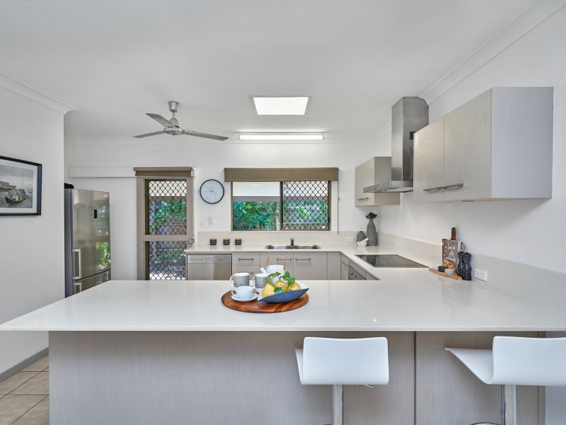 7 Lambus Street, Palm Cove QLD 4879