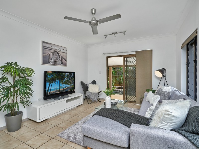 7 Lambus Street, Palm Cove QLD 4879