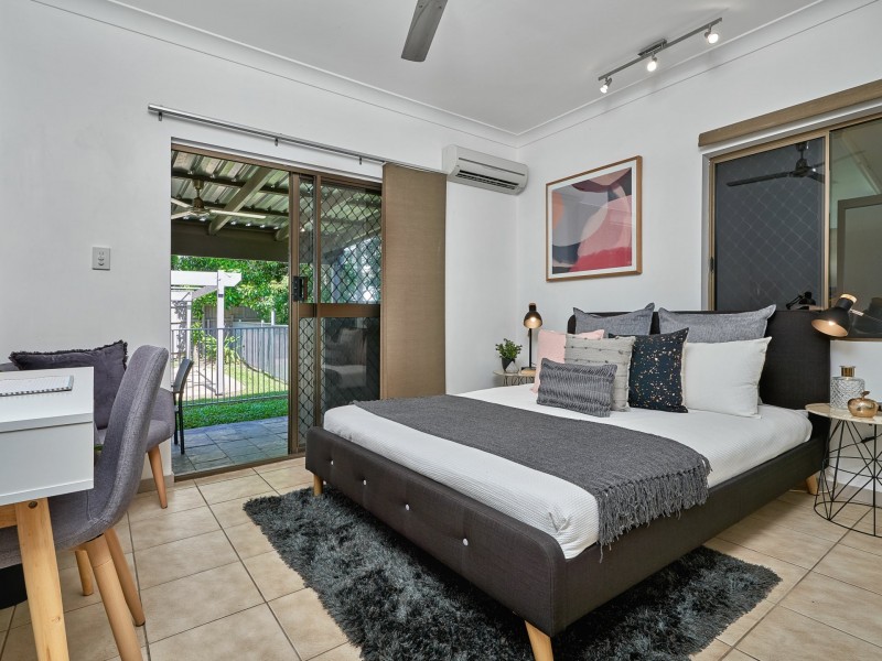 7 Lambus Street, Palm Cove QLD 4879