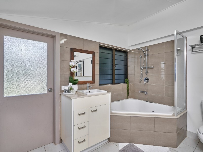 7 Lambus Street, Palm Cove QLD 4879