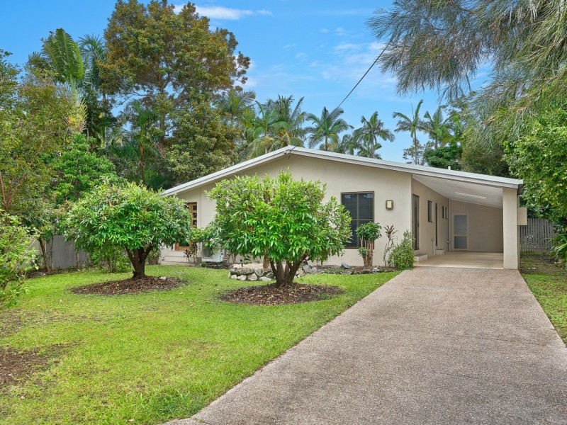 7 Lambus Street, Palm Cove QLD 4879