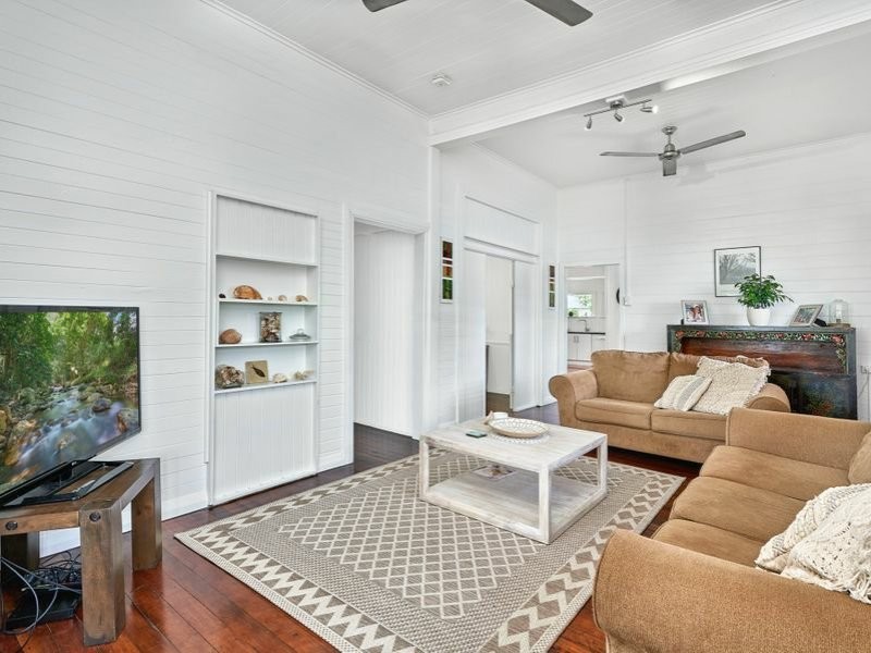 11 Ascot Avenue, Westcourt QLD 4870