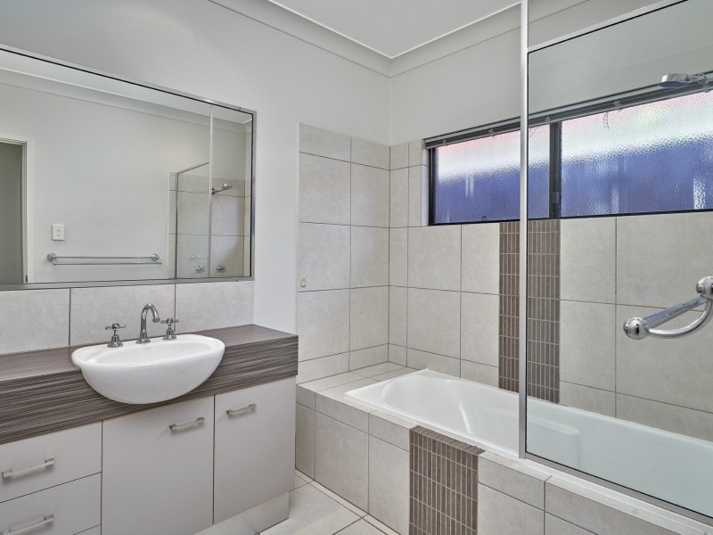 95a Cedar Road, Palm Cove QLD 4879
