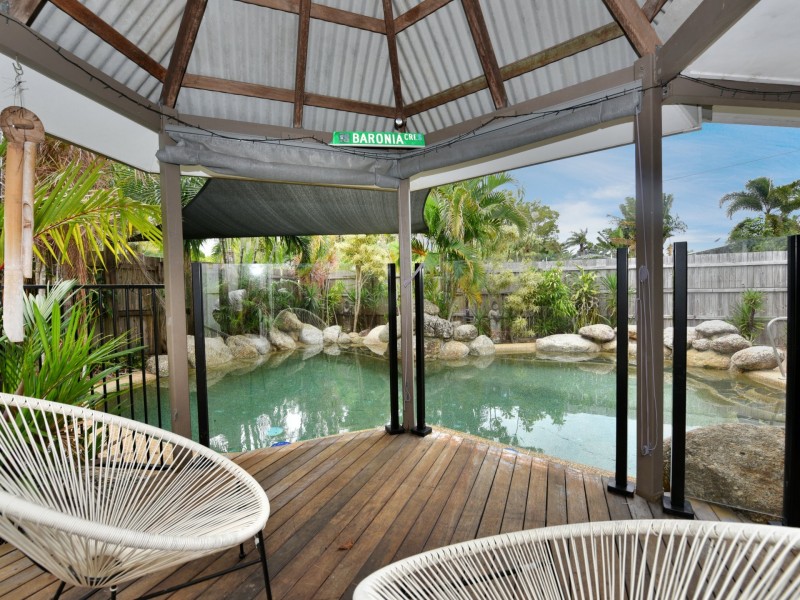 2 Baronia Cresent, Holloways Beach QLD 4878