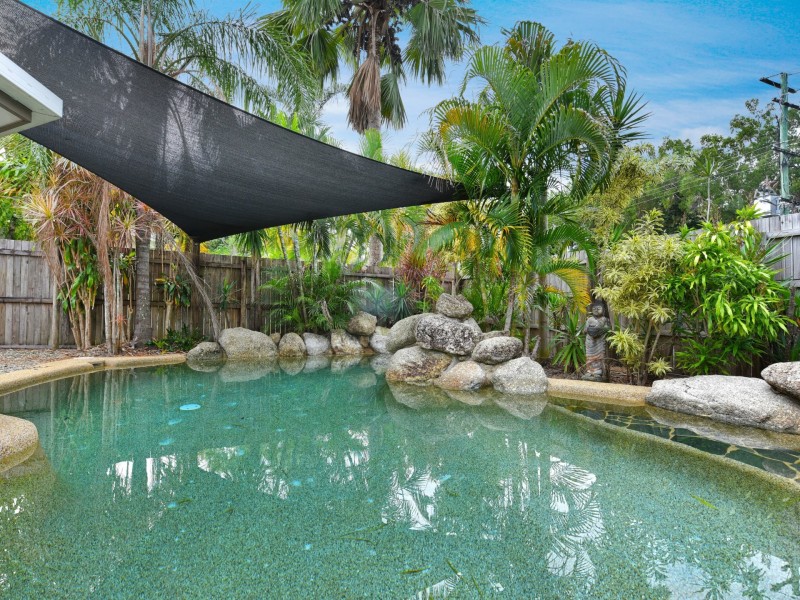 2 Baronia Cresent, Holloways Beach QLD 4878