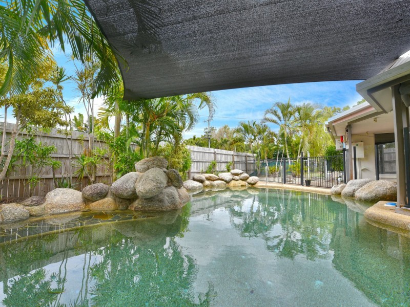 2 Baronia Cresent, Holloways Beach QLD 4878