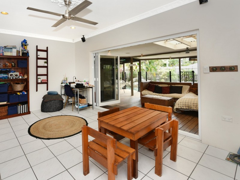2 Baronia Cresent, Holloways Beach QLD 4878
