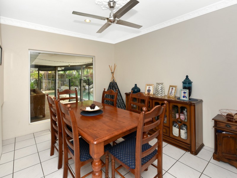 2 Baronia Cresent, Holloways Beach QLD 4878