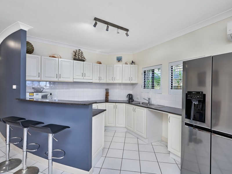 2/51 Sims Esplanade, Yorkeys Knob QLD 4878