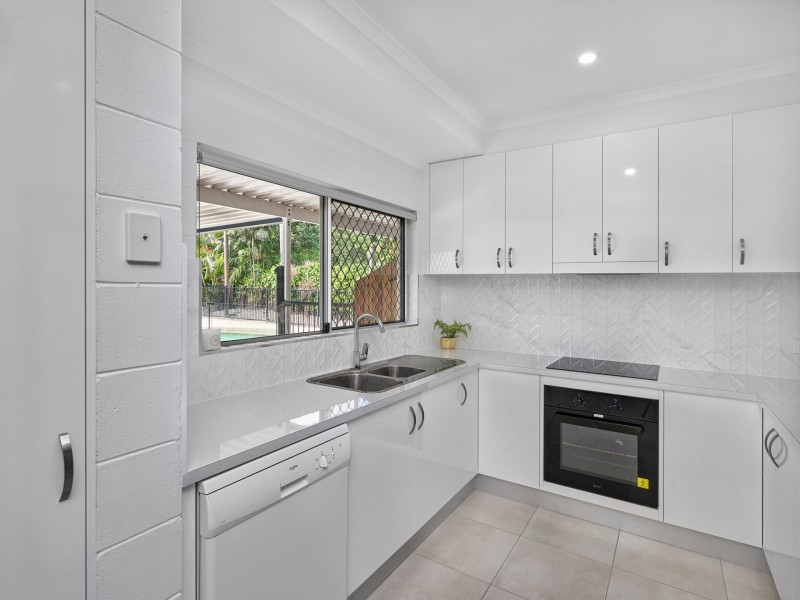6 Cheviot St, Smithfield QLD 4878