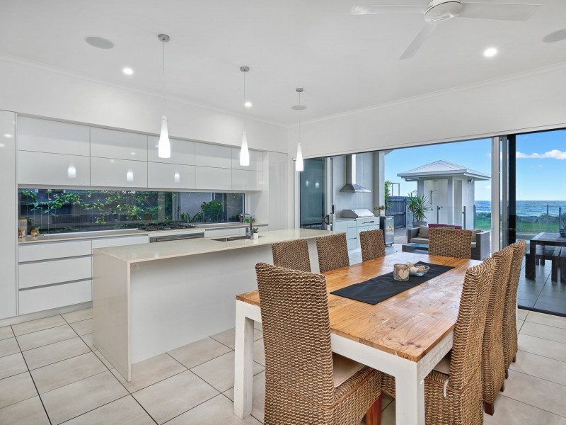 98 Cinderella Street, Machans Beach QLD 4878