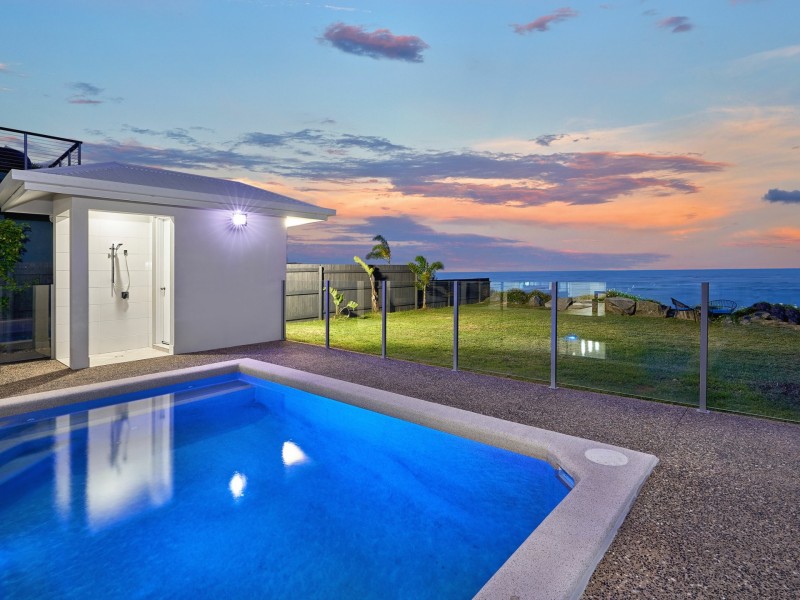 98 Cinderella Street, Machans Beach QLD 4878