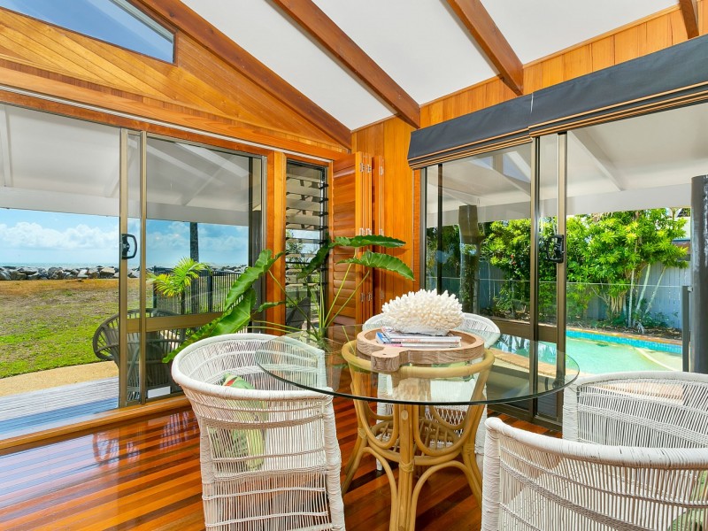 111 O’Shea Esplanade, Machans Beach QLD 4878