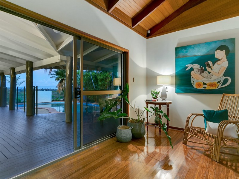 111 O’Shea Esplanade, Machans Beach QLD 4878