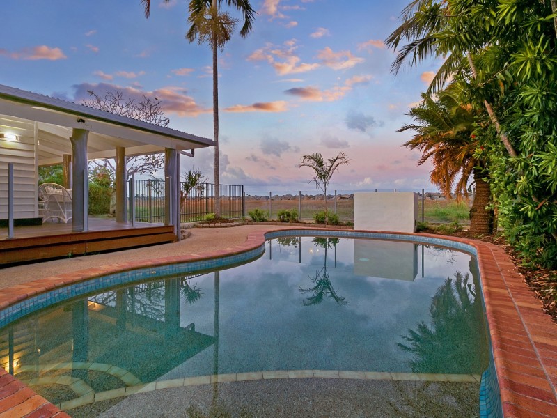 111 O’Shea Esplanade, Machans Beach QLD 4878