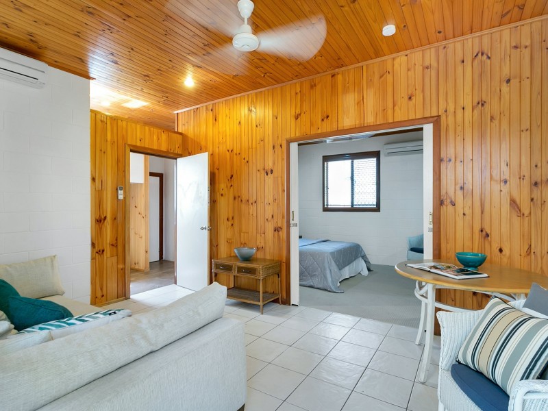 111 O’Shea Esplanade, Machans Beach QLD 4878