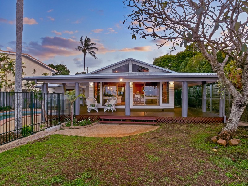 111 O’Shea Esplanade, Machans Beach QLD 4878