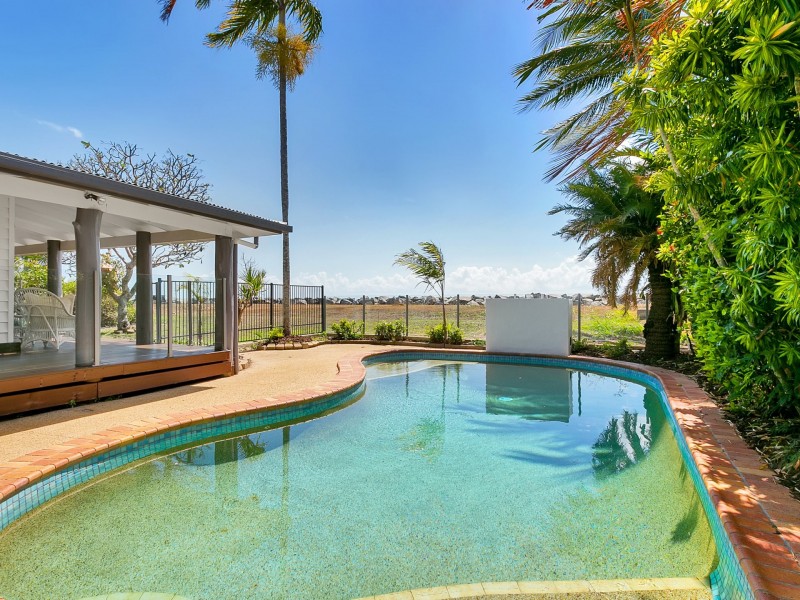 111 O’Shea Esplanade, Machans Beach QLD 4878