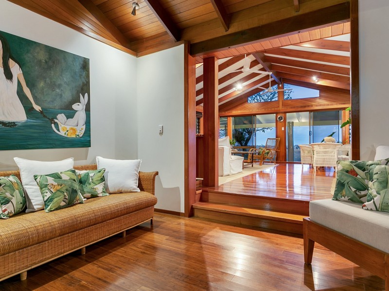 111 O’Shea Esplanade, Machans Beach QLD 4878