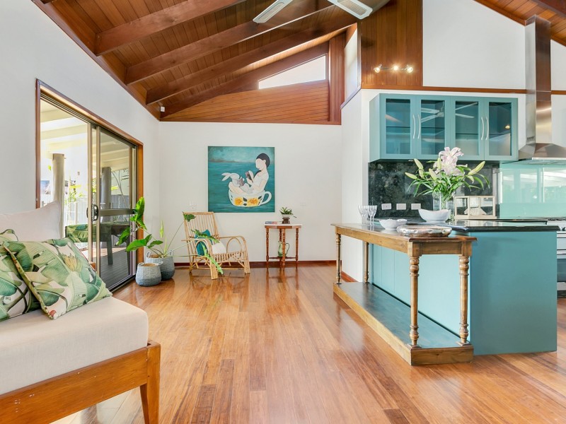 111 O’Shea Esplanade, Machans Beach QLD 4878