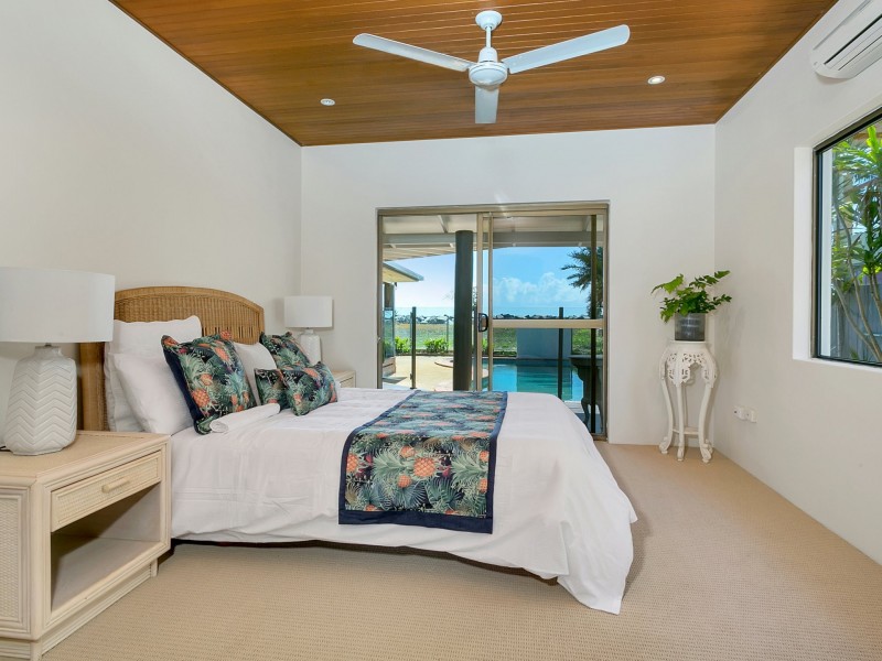 111 O’Shea Esplanade, Machans Beach QLD 4878