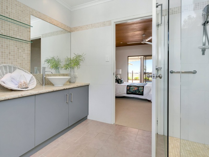 111 O’Shea Esplanade, Machans Beach QLD 4878