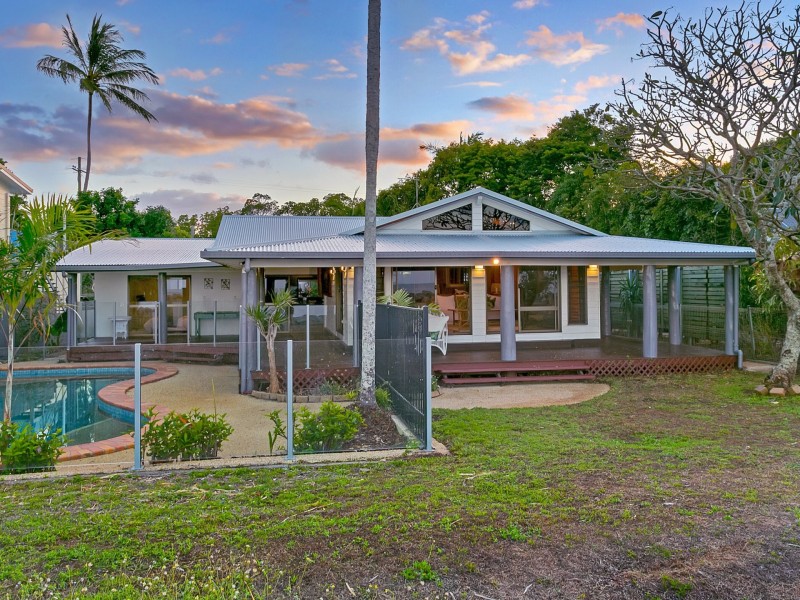 111 O’Shea Esplanade, Machans Beach QLD 4878