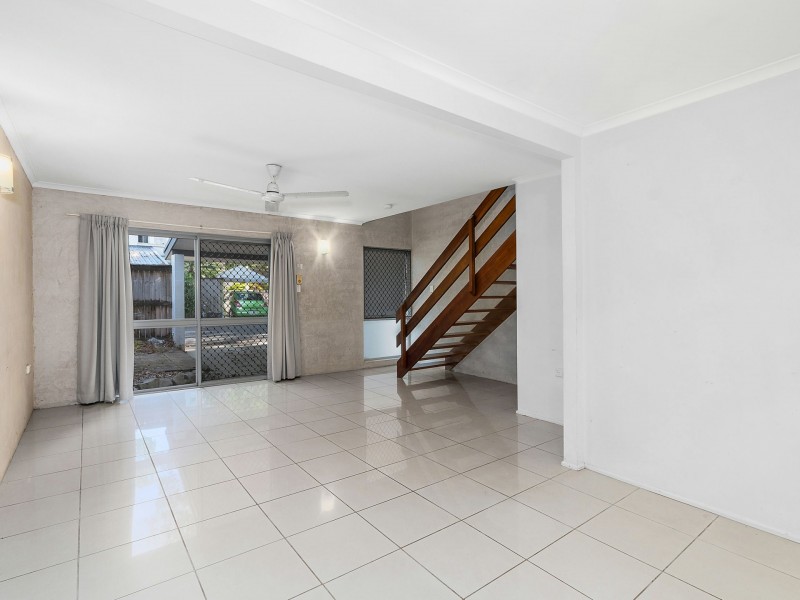 2/21 Bouganvillea Street, Holloways Beach QLD 4878