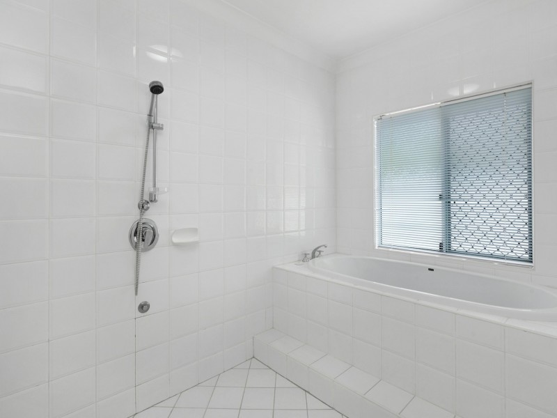 34 Parkinson Ave, Kewarra Beach QLD 4879