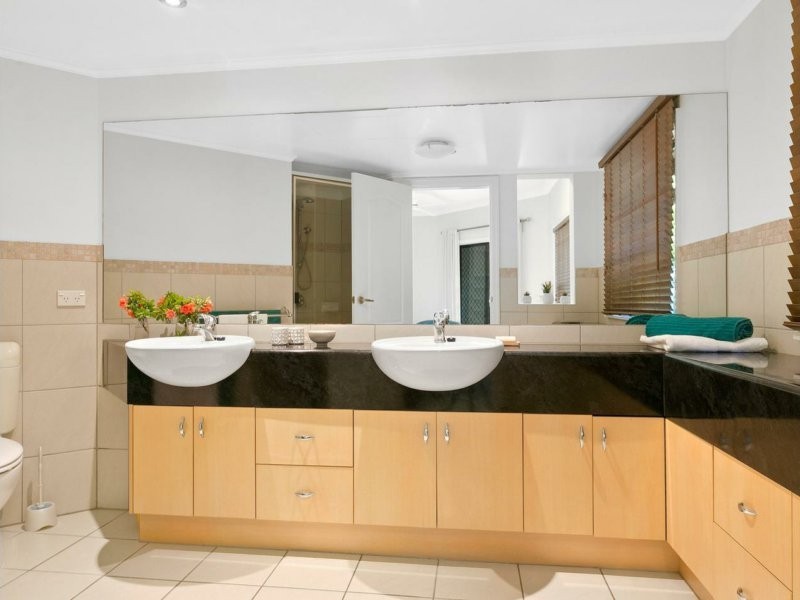 2/69 Sims Esplanade, Yorkeys Knob QLD 4878