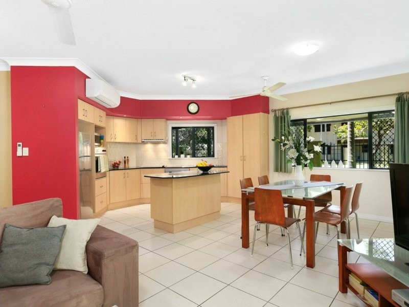 2/69 Sims Esplanade, Yorkeys Knob QLD 4878