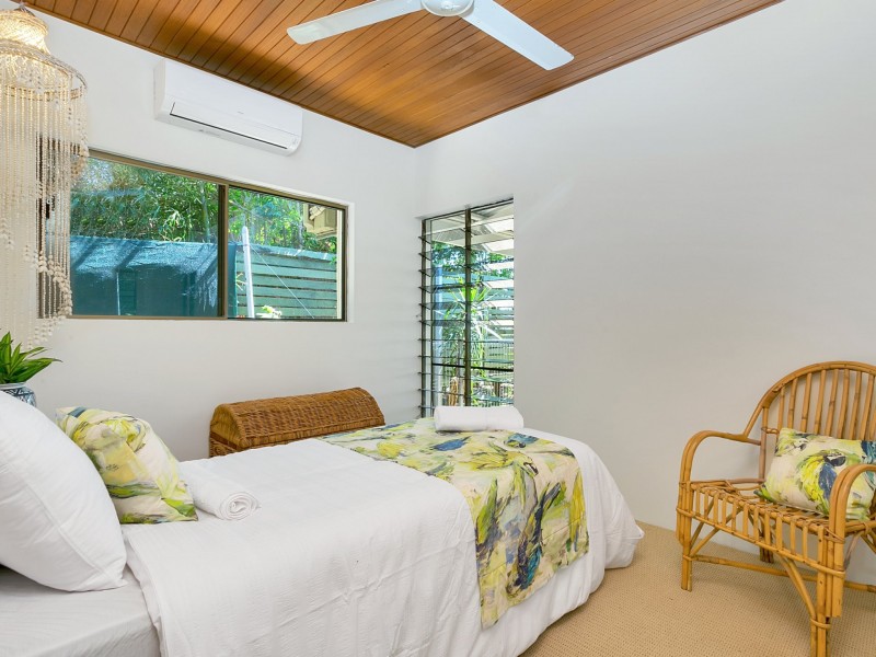 111 O’Shea Esplanade, Machans Beach QLD 4878