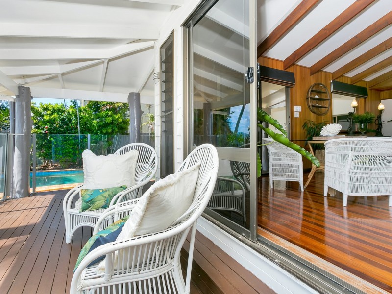 111 O’Shea Esplanade, Machans Beach QLD 4878
