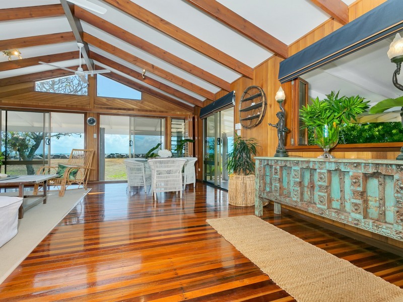 111 O’Shea Esplanade, Machans Beach QLD 4878