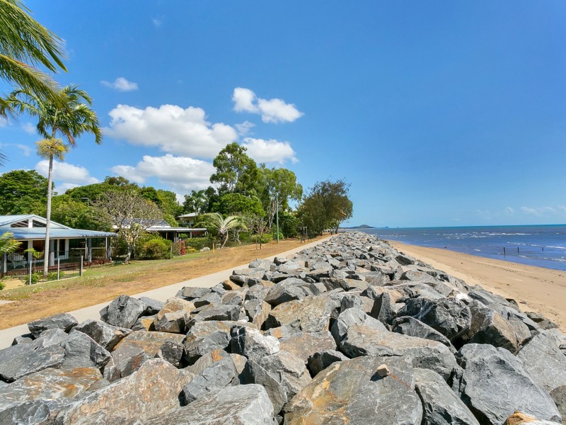 111 O’Shea Esplanade, Machans Beach QLD 4878
