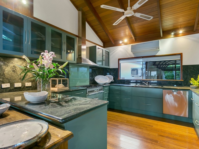 111 O’Shea Esplanade, Machans Beach QLD 4878