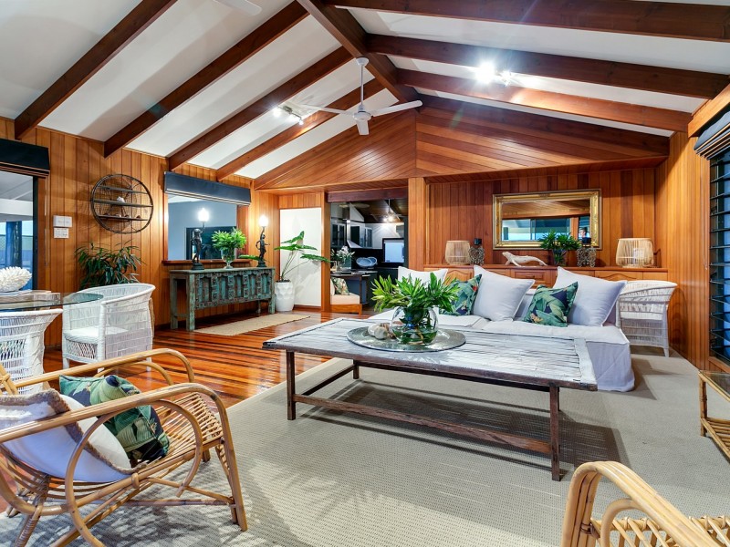 111 O’Shea Esplanade, Machans Beach QLD 4878