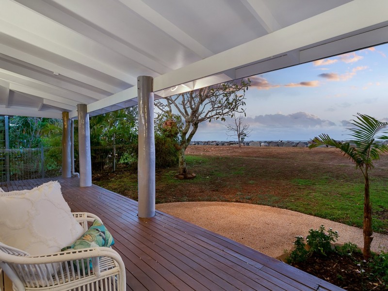 111 O’Shea Esplanade, Machans Beach QLD 4878