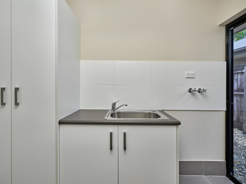 12 SAVAII CLOSE, Palm Cove QLD 4879