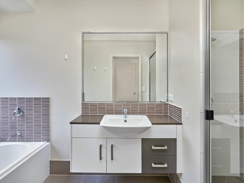 12 SAVAII CLOSE, Palm Cove QLD 4879