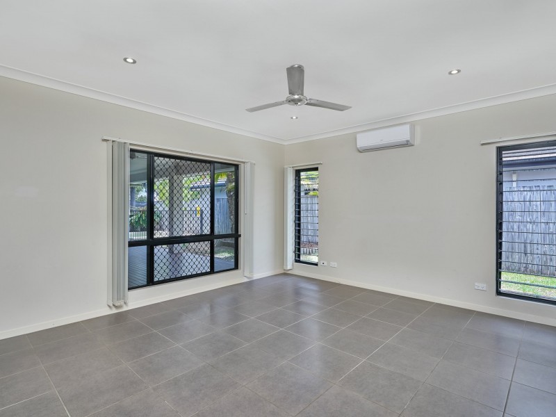 12 SAVAII CLOSE, Palm Cove QLD 4879