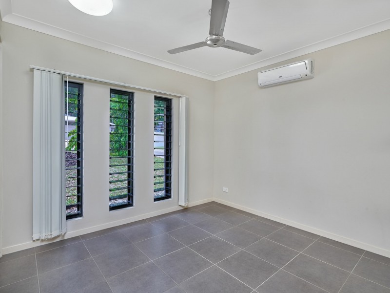 12 SAVAII CLOSE, Palm Cove QLD 4879