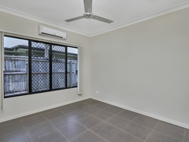 12 SAVAII CLOSE, Palm Cove QLD 4879