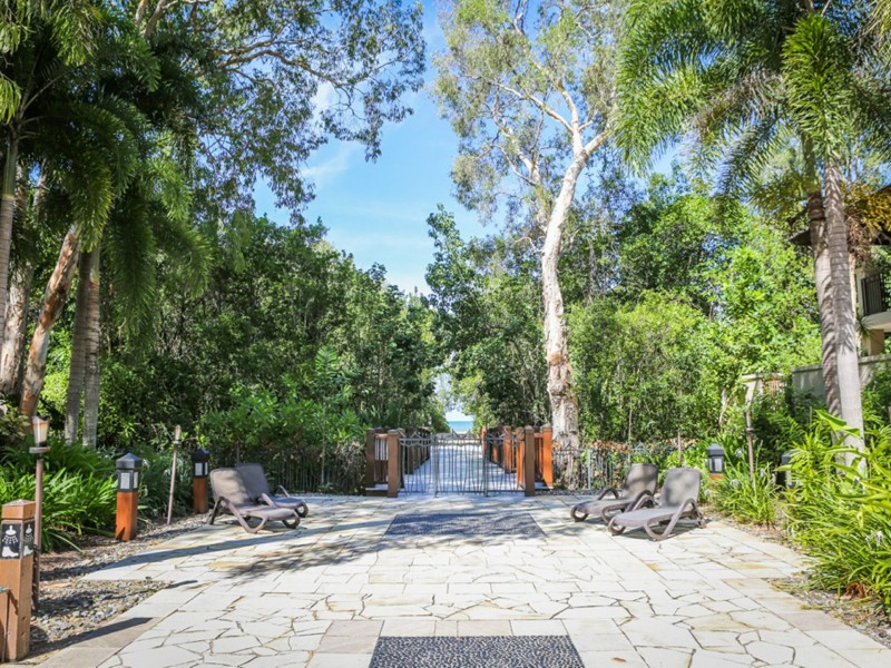 220-221/5 Triton St, Palm Cove QLD 4879