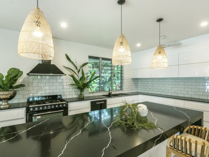 19 Aurelia Road, Palm Cove QLD 4879