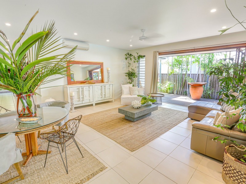 19 Aurelia Road, Palm Cove QLD 4879