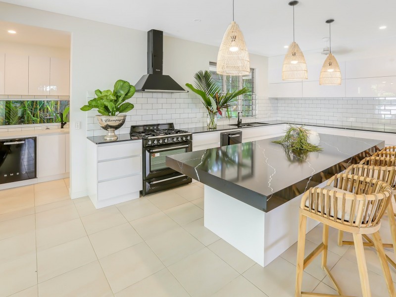 19 Aurelia Road, Palm Cove QLD 4879