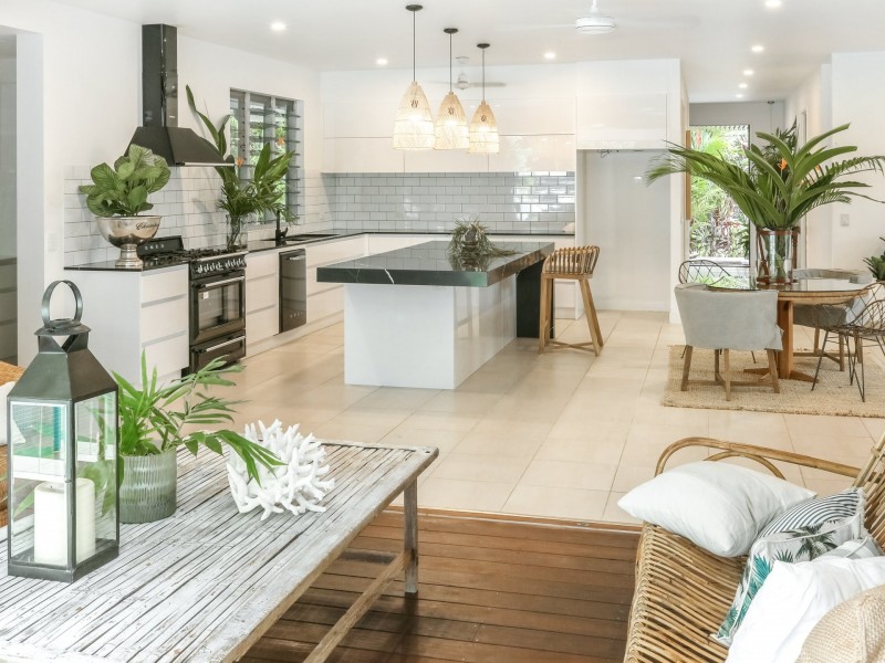 19 Aurelia Road, Palm Cove QLD 4879